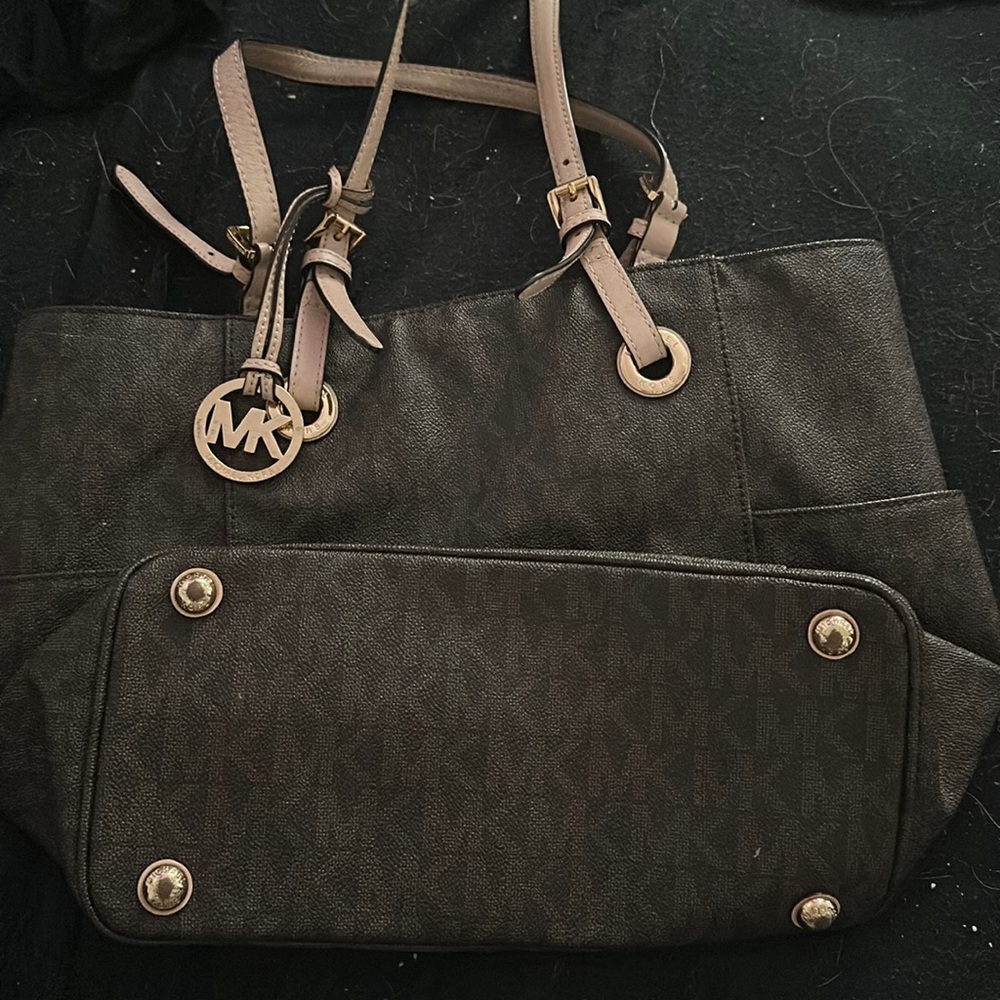 michael kors purse in great condition